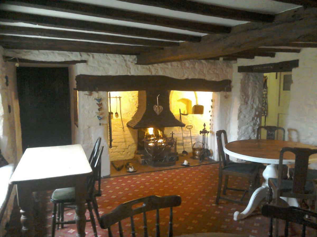 Alvediston The Crown Inn المظهر الخارجي الصورة