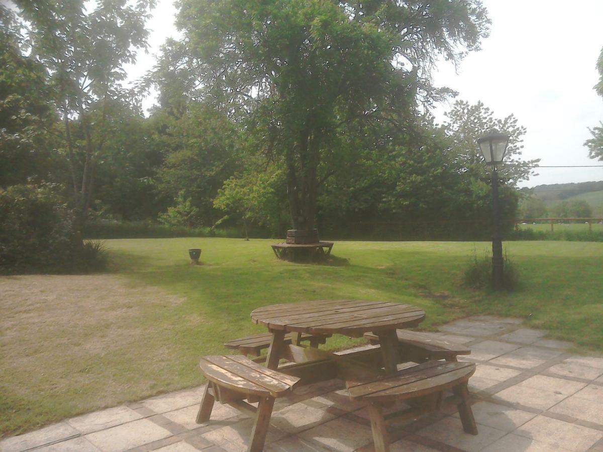 Alvediston The Crown Inn المظهر الخارجي الصورة