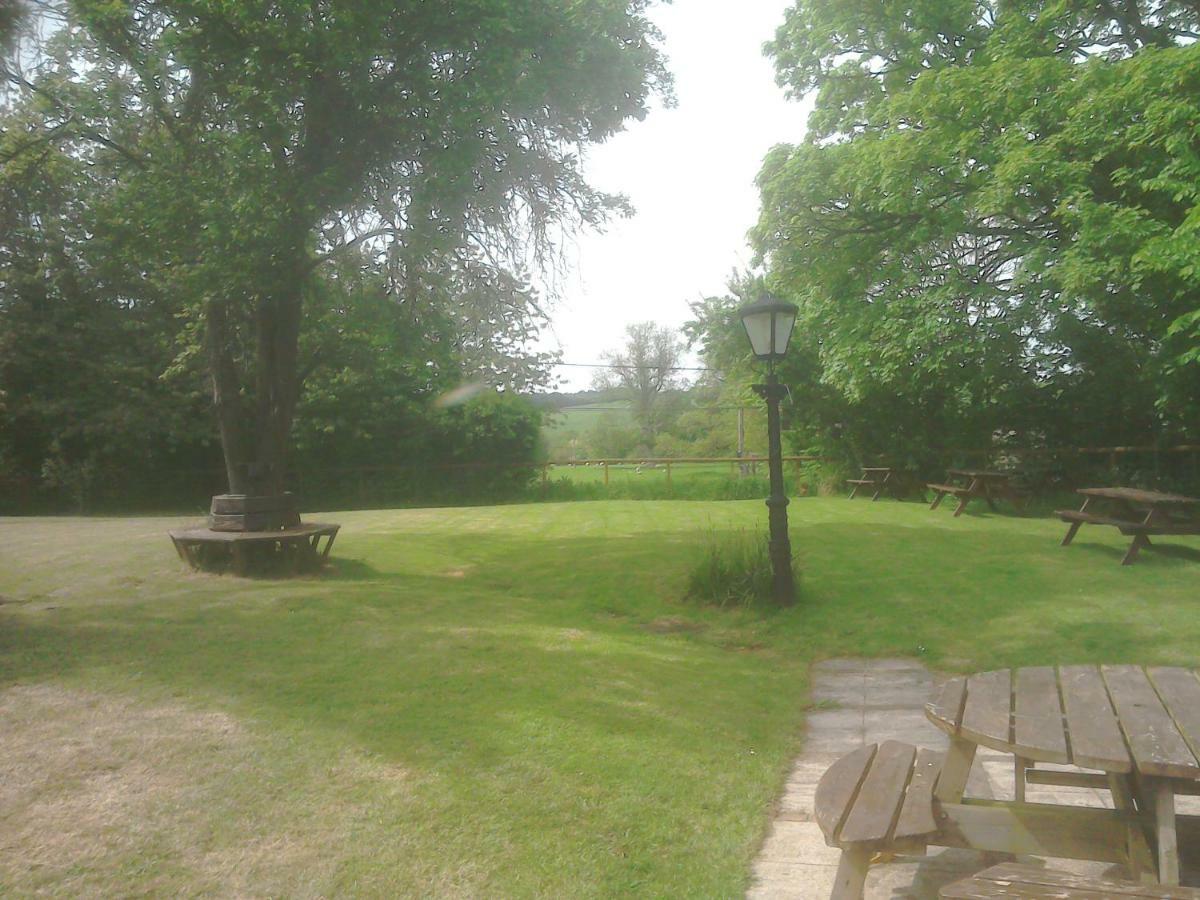 Alvediston The Crown Inn المظهر الخارجي الصورة